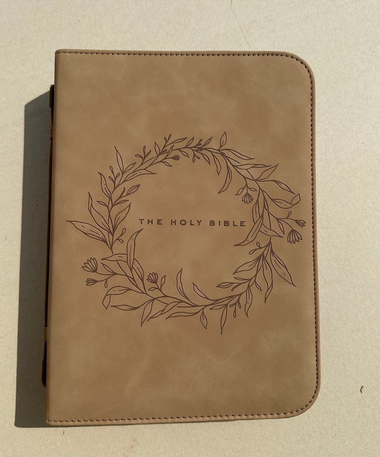 Bible Cover: Wreath Bible Case | Book Carrier